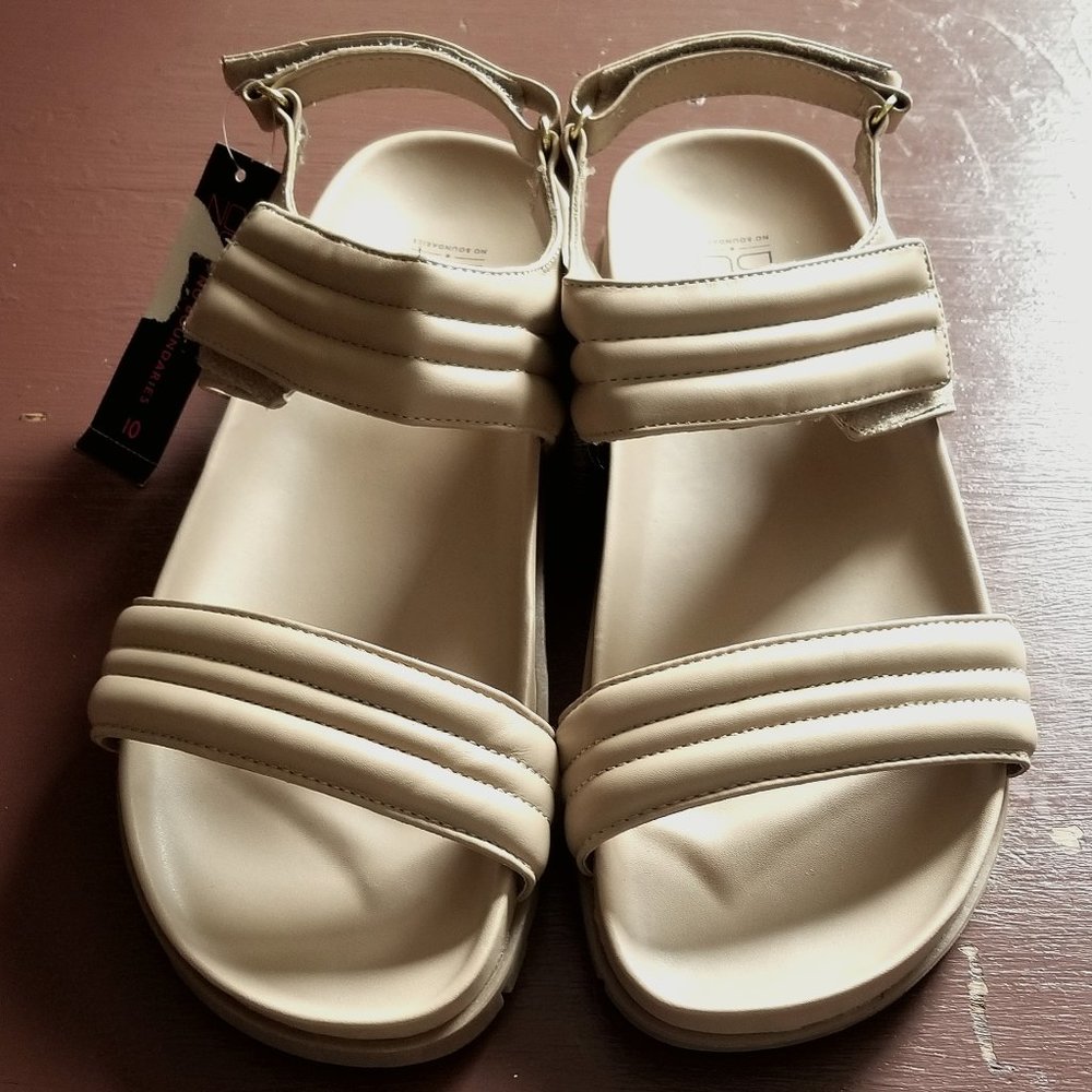 New! Woman's No Boundary Sandals